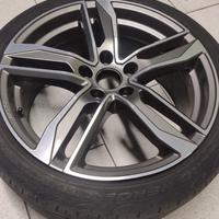Cerchi in lega 18” con gomme 225/40ZR18