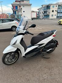 BEVERLY 300 08/2024 7100 KM