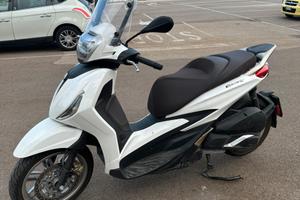 BEVERLY 300 08/2024 7100 KM