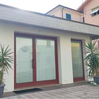 Osimo Stazione: Ufficio di 40 Mq. con Ampia Corte