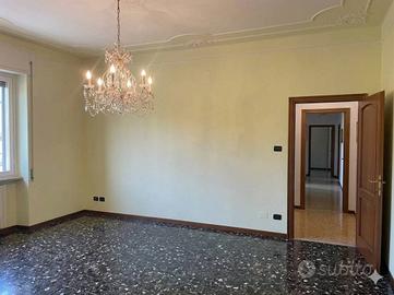 Appartamento di 110 m² con 4 locali a Vercelli