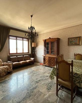 4 LOCALI A VALENZA