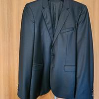 Completo uomo Hugo Boss nero.