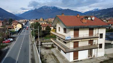 Palazzo / Stabile di 530 m² con più di 5 locali a 