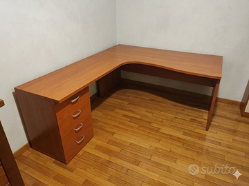 Scrivania Angolare Professionale con Cassettiera –