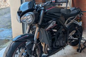 STREET TRIPLE RS 