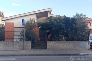 Assemini uso commerciale