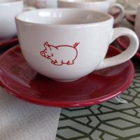 Tazzine caffè con maialino decorato. 