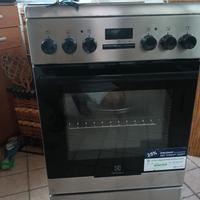 cucina ad induzione con forno Electrolux 