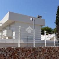 VILLA A SCHIERA A PULSANO