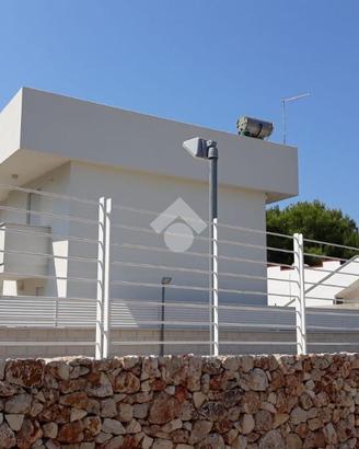 VILLA A SCHIERA A PULSANO