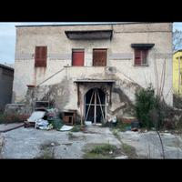 Palazzine con quattro/cinque appartamenti da ristr