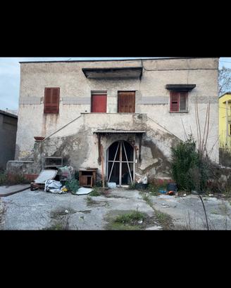 Palazzine con quattro/cinque appartamenti da ristr
