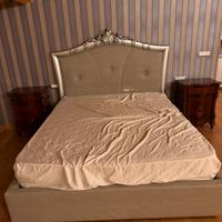 Letto matrimoniale con testiera in pelle