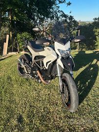 Ducati Hyperstrada 821
