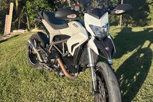 Ducati Hyperstrada 821