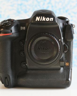 Nikon D5 con soli 20.000 scatti  versione CF