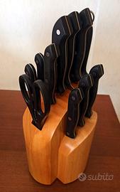 Ceppo di Legno con Coltelli Forbici e Allima Lama