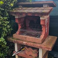 Berbecue a carbonella e legna