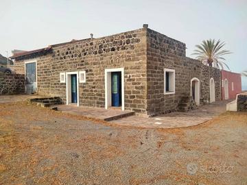 Attività / Licenza di 12385 m² con più di 5 locali