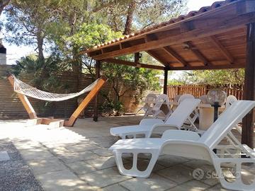 Villa a torre lapillo vicino al mare