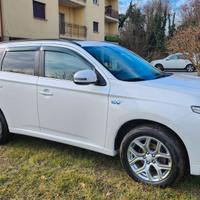 Mitsubichi Outlender PHEV 2013