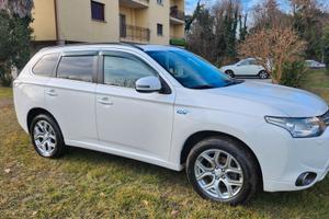 Mitsubichi Outlender PHEV 2013