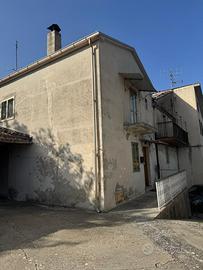 Casa indipendente con terreno edificabile 1000mt
