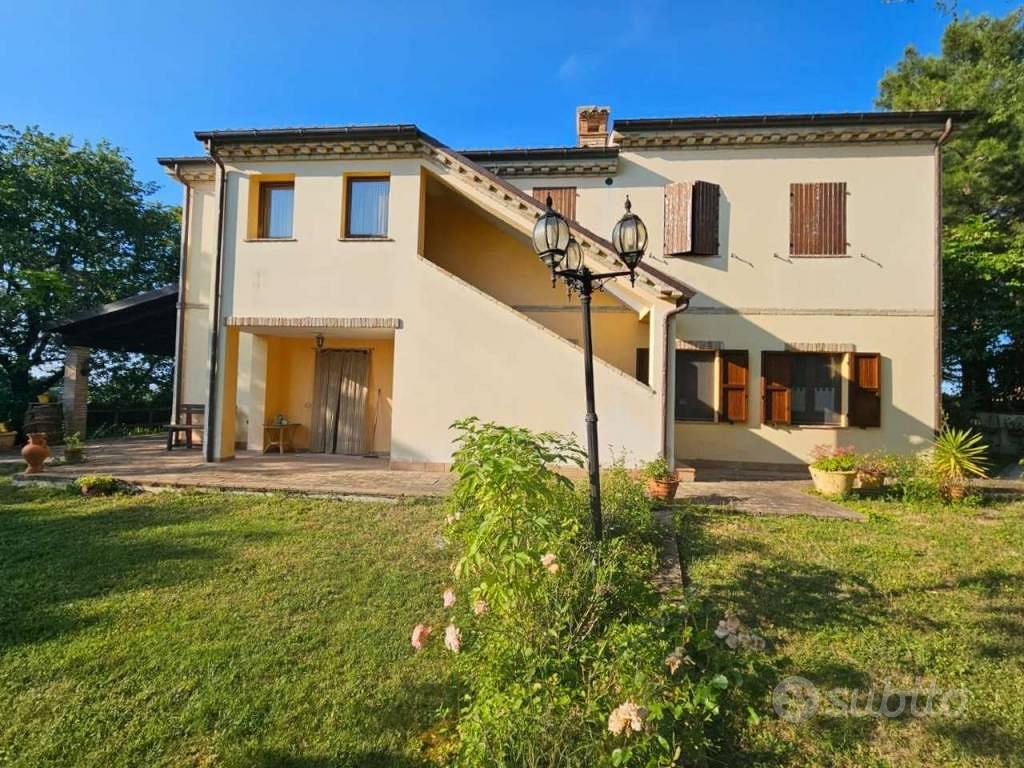 Rustico / Casale di 260 m² con più di 5 locali a A - View 2