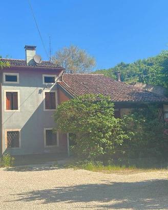 Rustico / Casale di 425 m² con più di 5 locali e b