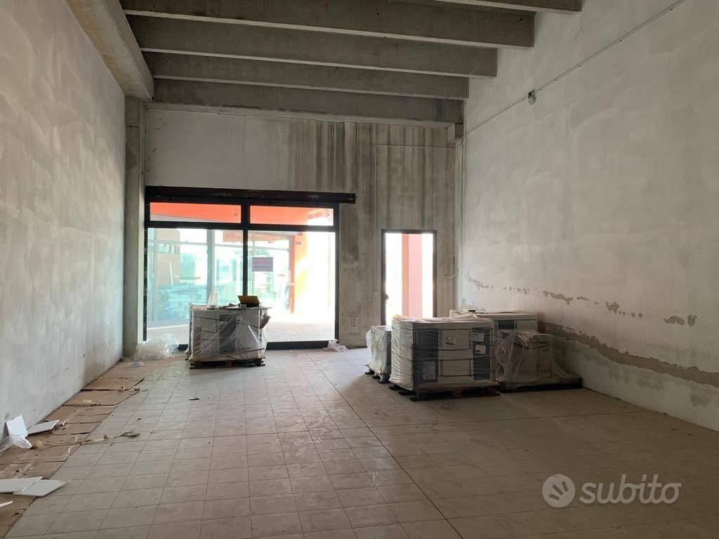 Immobile di 300 m² con 1 locale a Villa Bartolomea - Vista 2