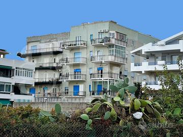 Pressi spiaggia, appartamento panoramico