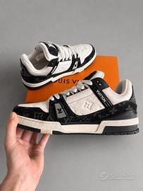 Sneakers basse bianco/nero con scatola – Taglia 44