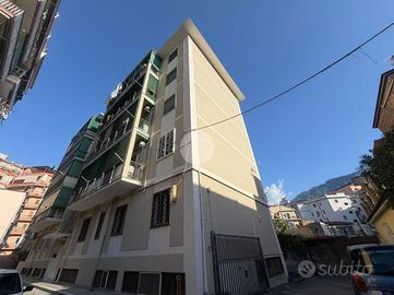 2 LOCALI A CASTELLAMMARE DI STABIA