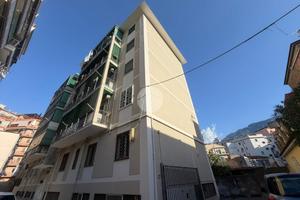 2 LOCALI A CASTELLAMMARE DI STABIA