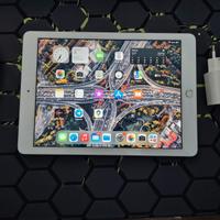 Apple iPad 2018 WiFi 32gb Argento con cover