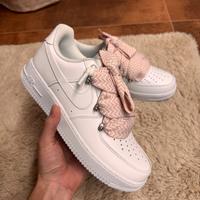 Nike Air Force 1 Custom bianche con lacci rosa 42