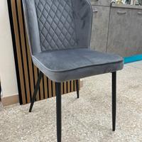 Sedia in velluto con schienali