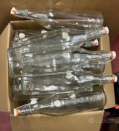 Bottiglie in vetro con tappo in plastica