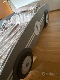 Letto a macchina bimbo + tappeto e tenda nuova