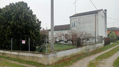 Villetta singola libera su quattro lati