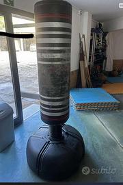 Sacco da boxe con base