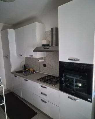 Cucina, camera da letto e cameretta