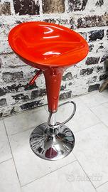 Sgabello rosso regolabile
