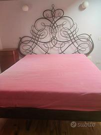 Letto matrimoniale con doghe