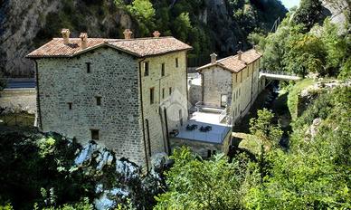 2 LOCALI A GUBBIO