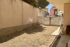 Piano terra con posto auto e giardino esclusivo