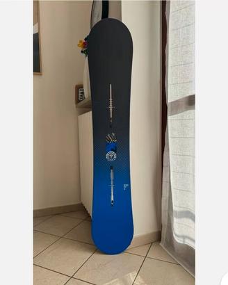 Snowboard Burton Ripcord 158W, modello 2024.