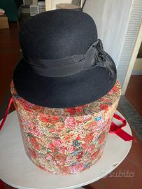 Cappello con tesa