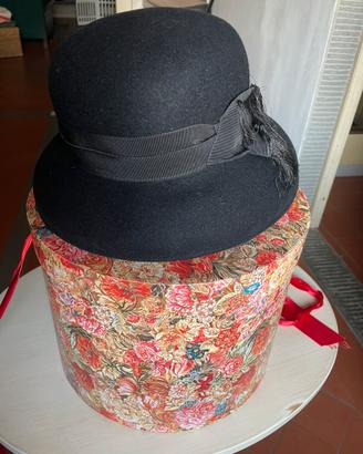 Cappello con tesa